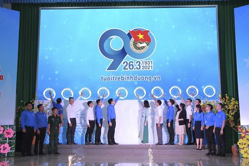 Mẫu quà tặng kỷ niệm 90 năm thành lập đoàn TNCS Hồ Chí Minh