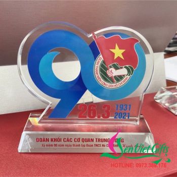 Kỷ niệm chương pha lê kỷ niệm thành lập đoàn TNCS Hồ Chí Minh